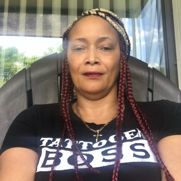 Meet your Posher, Ernestine - Picture 2 of 2